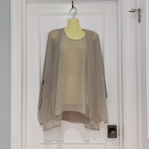 Clearance 💯NWOT** Set 2 piece Separated top and light jacket - Picture 2 of 11